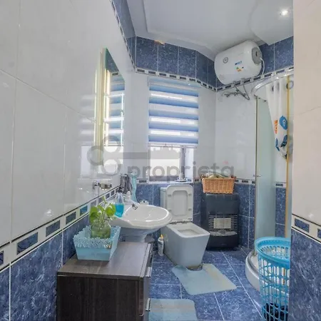 Cosy Private 7 Minutes Walk From The Airport *